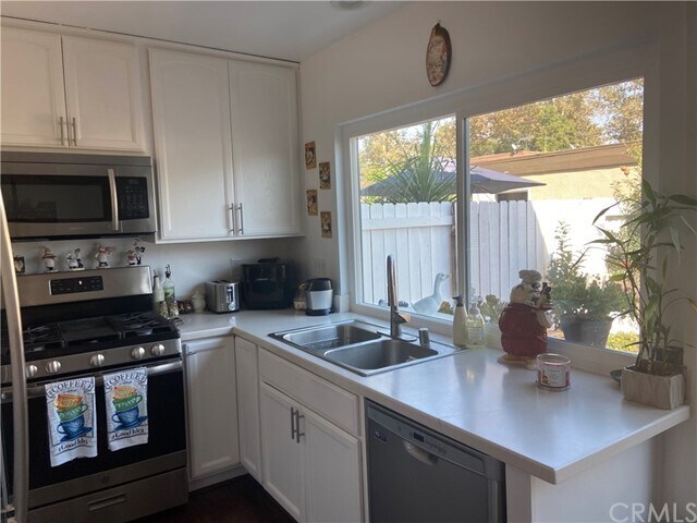 Foto del edificio - 1404 N Roundtree Ln