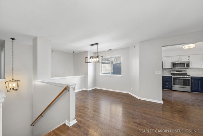 Entry and dining area - 899 Addison Ave