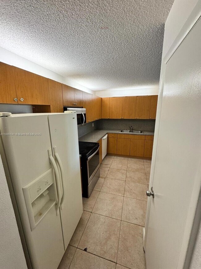 Building Photo - 14840 Naranja Lakes Blvd