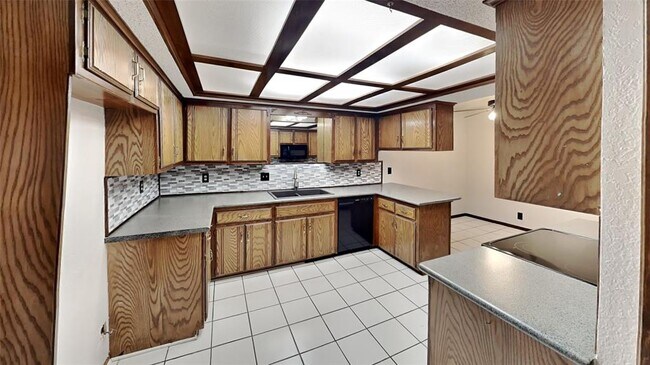 Building Photo - 4723 Hemlock Ln