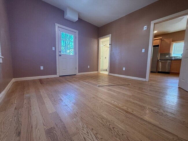 Foto del edificio - 574 Warren Ave