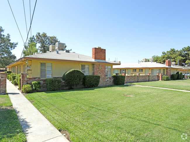 Primary Photo - College Apartments