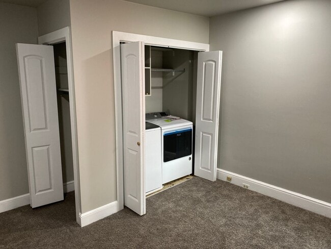 Foto del edificio - 612 E Chestnut St