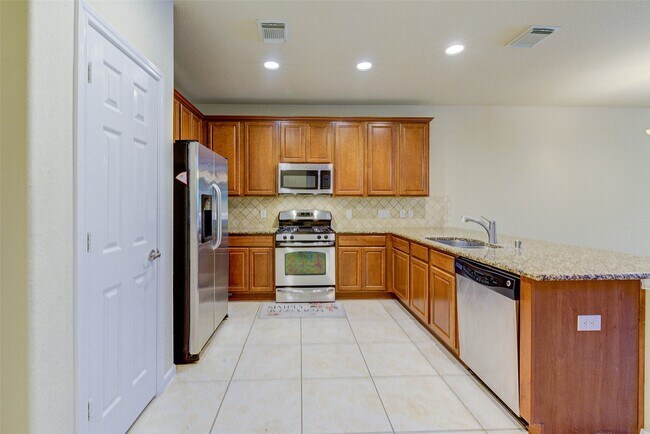 Building Photo - 10 Pine Needle Pl