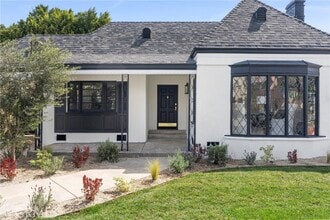 Building Photo - 158 S Formosa Ave