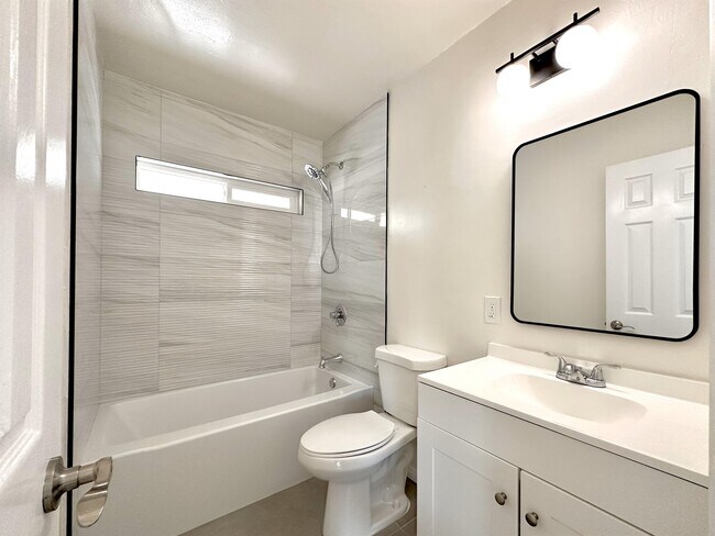 Foto del edificio - 7031 Sowell Ave
