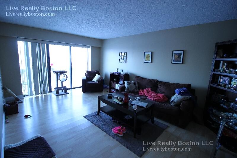 Foto principal - 17 N Beacon St