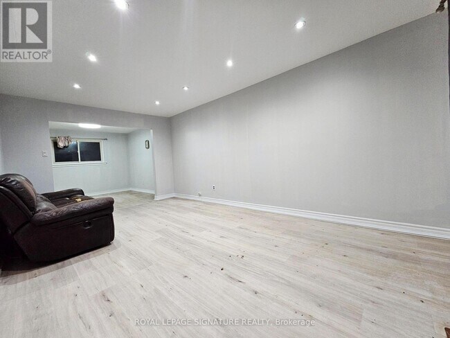 Building Photo - 47 Earlsdale Crescent