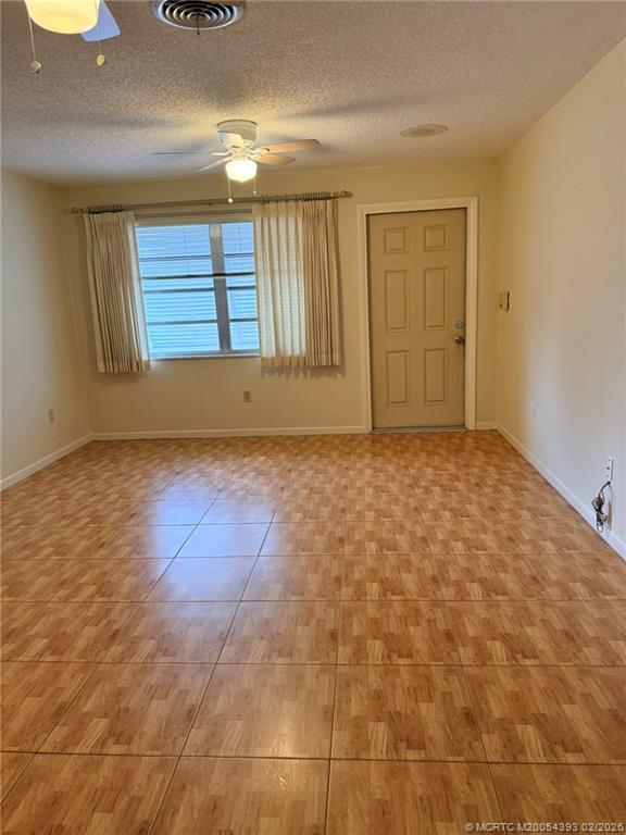 Foto del edificio - 2417 NW Holiday Ct