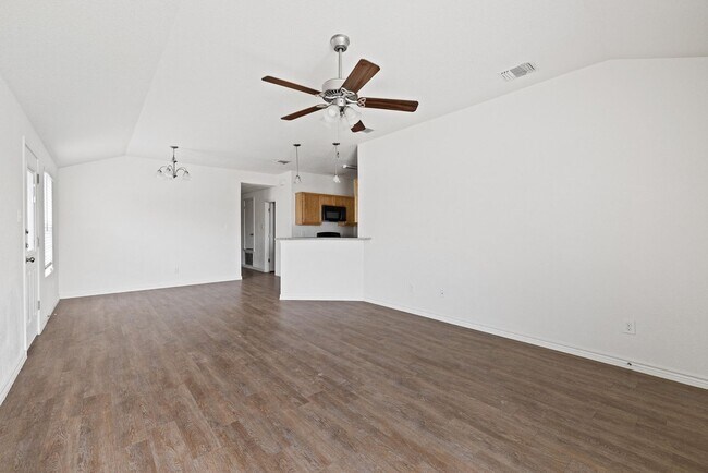 Building Photo - 903 Lasso Dr