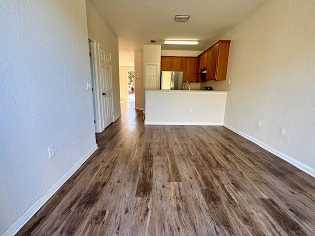 Foto del edificio - Peaceful 4 Bedroom 3 Full Bath Townhome In...