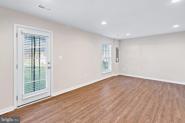 Foto del edificio - 1549 Wilmer Park Ln