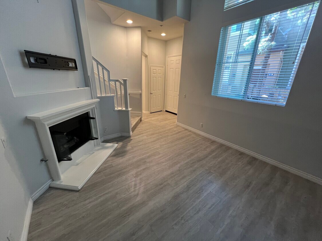 Foto principal - 14546 Newport Ave