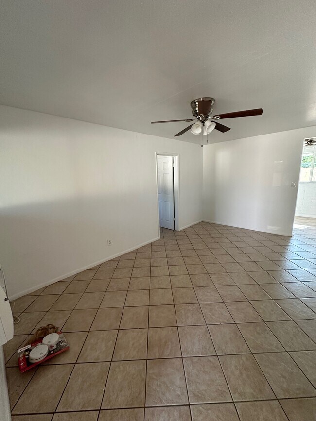 Building Photo - 2113 E Osborn Rd