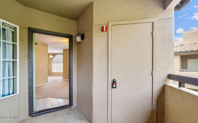 Foto del edificio - 9451 E Becker Ln