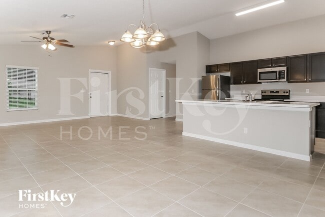 Building Photo - 873 SW Saltonstall Terrace