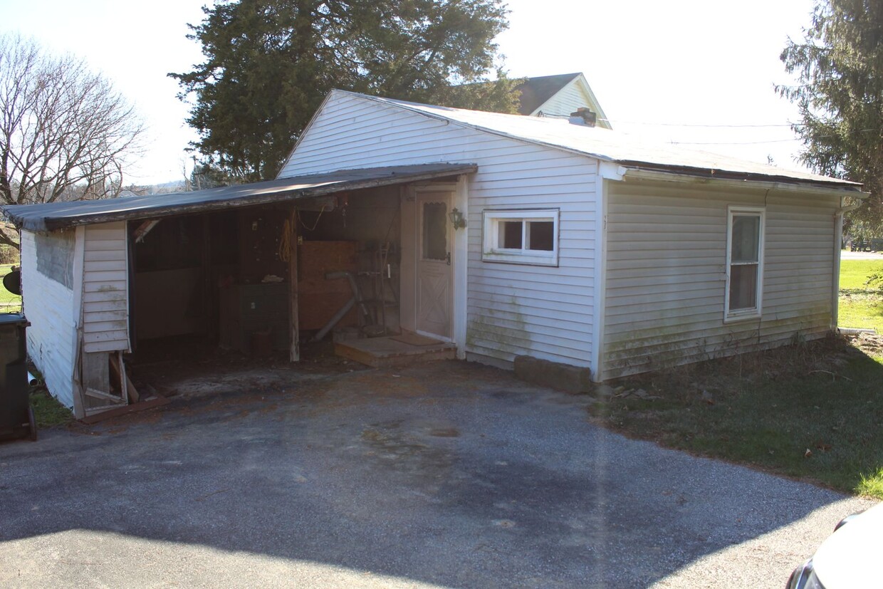 Building Photo - Single Family Home
