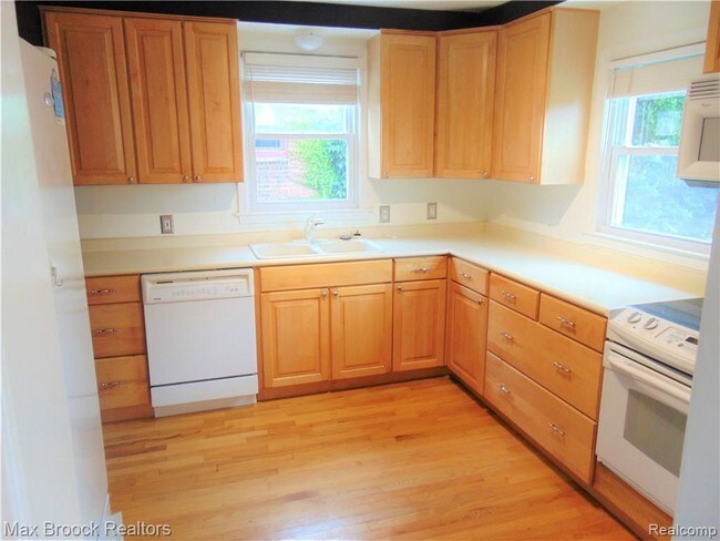 Foto del edificio - 1079 Larkmoor Blvd