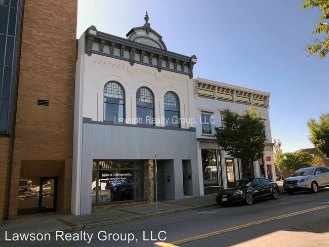 Building Photo - 214 E Main St