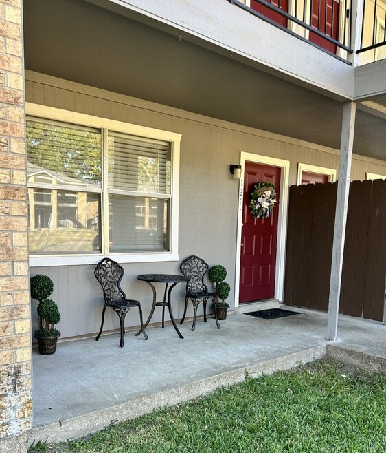 Front Porch - Royal Oaks Apartments