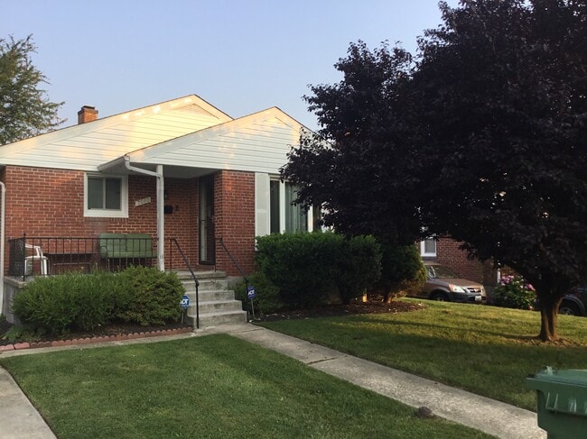 Foto del edificio - 7010 Hamlet Ave