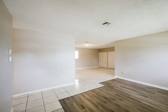 Foto del edificio - 1840 NW 121st St