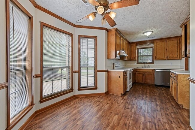 Foto del edificio - 727 Sweet Ridge Rd