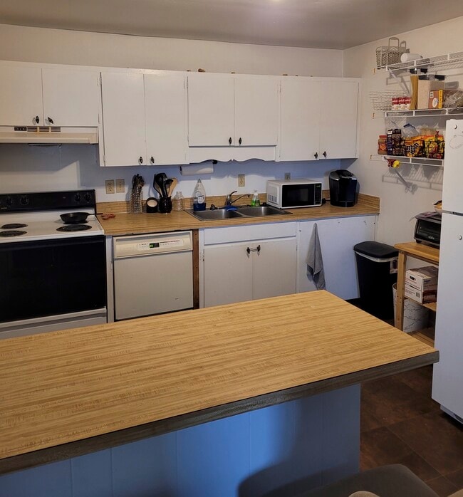 Building Photo - 400 Green St