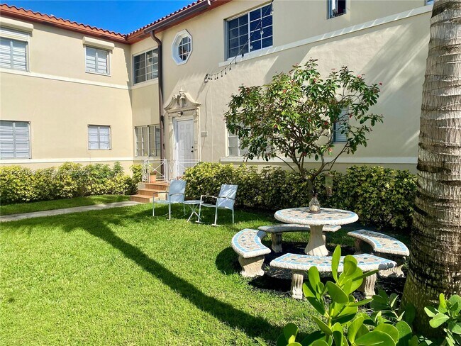 Foto del edificio - 673 NE 92nd St