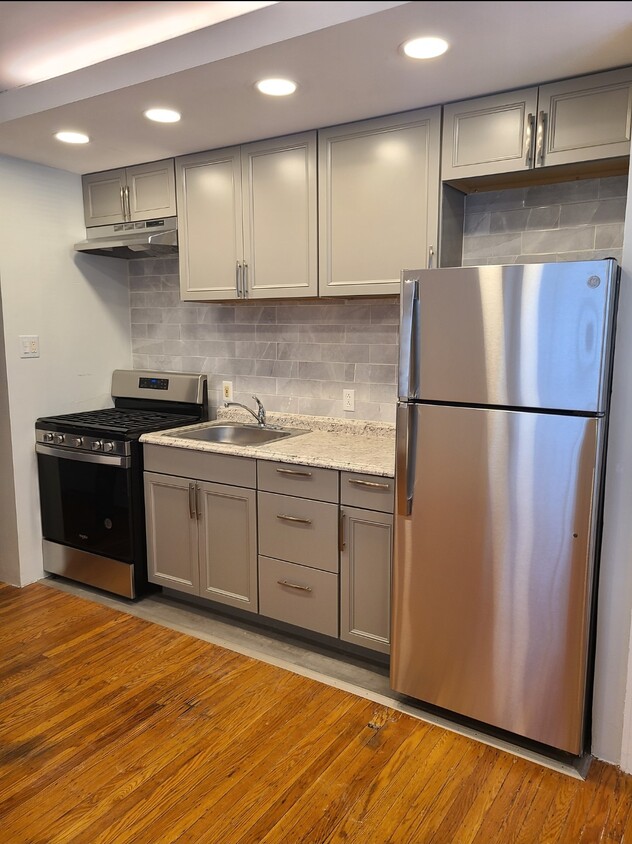 Kitchen - 320 Rochelle Ave