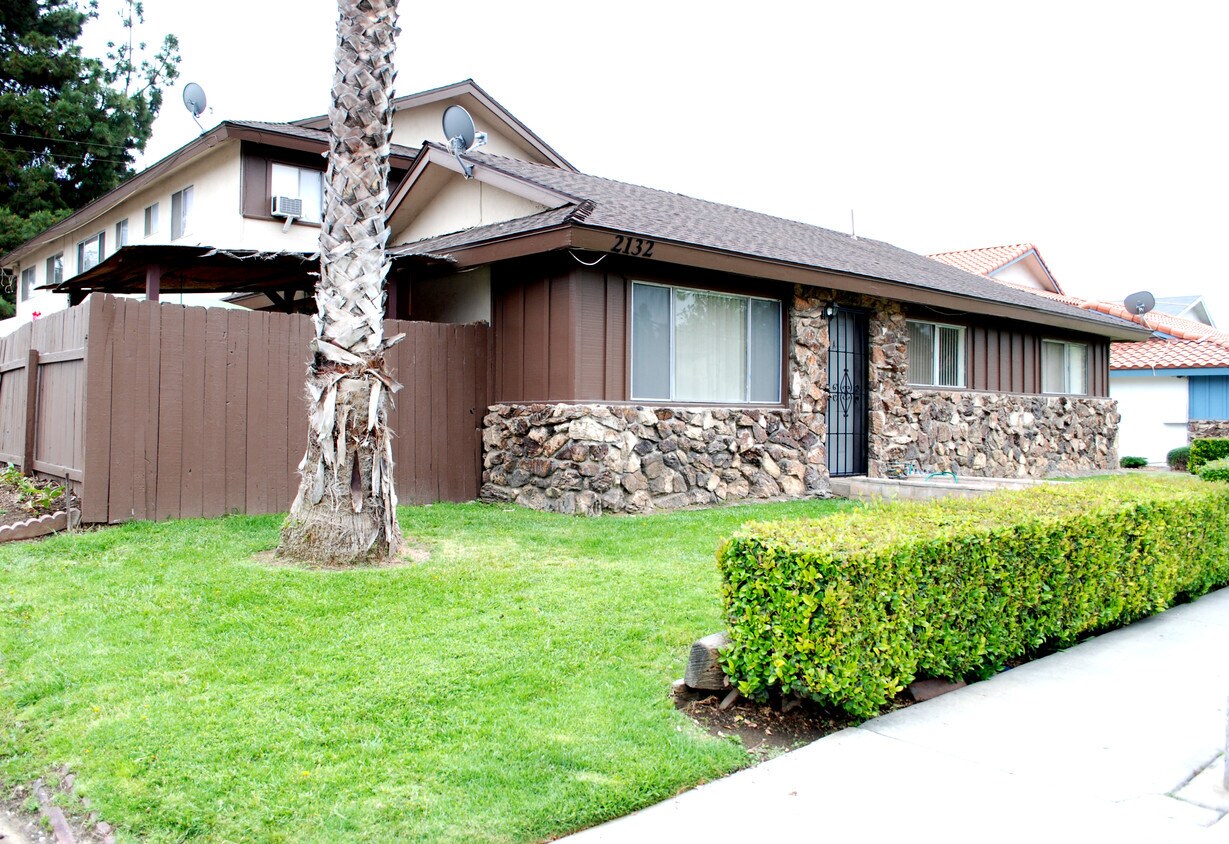 Foto principal - 2132 Associated Rd