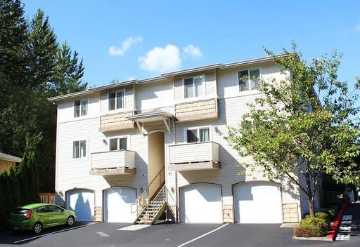 Foto del edificio - Lovely Silver Lake Townhome with Garage- AVAILABLE NOW