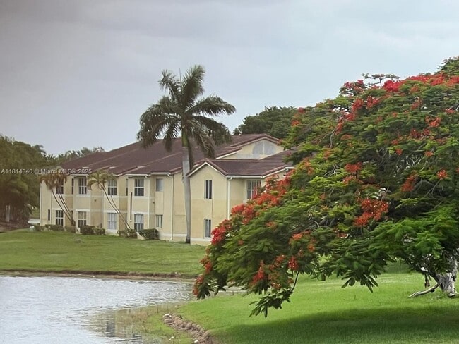 Building Photo - 731 Vista Isles Dr
