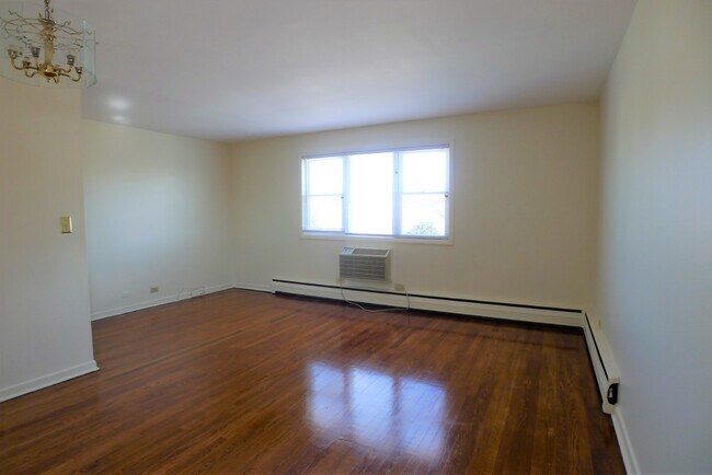Building Photo - 142 Asbury Ave