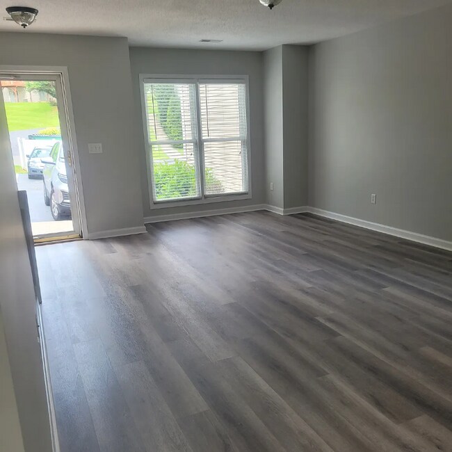 Building Photo - 2405 King Arthurs Ct