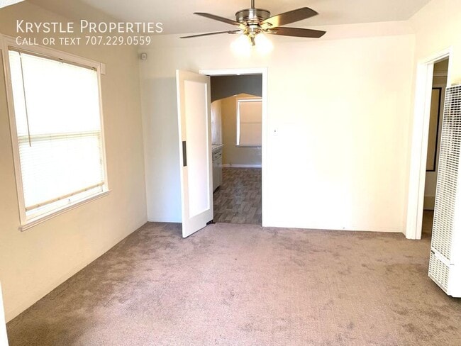 Building Photo - Adorable and spacious duplex with garage