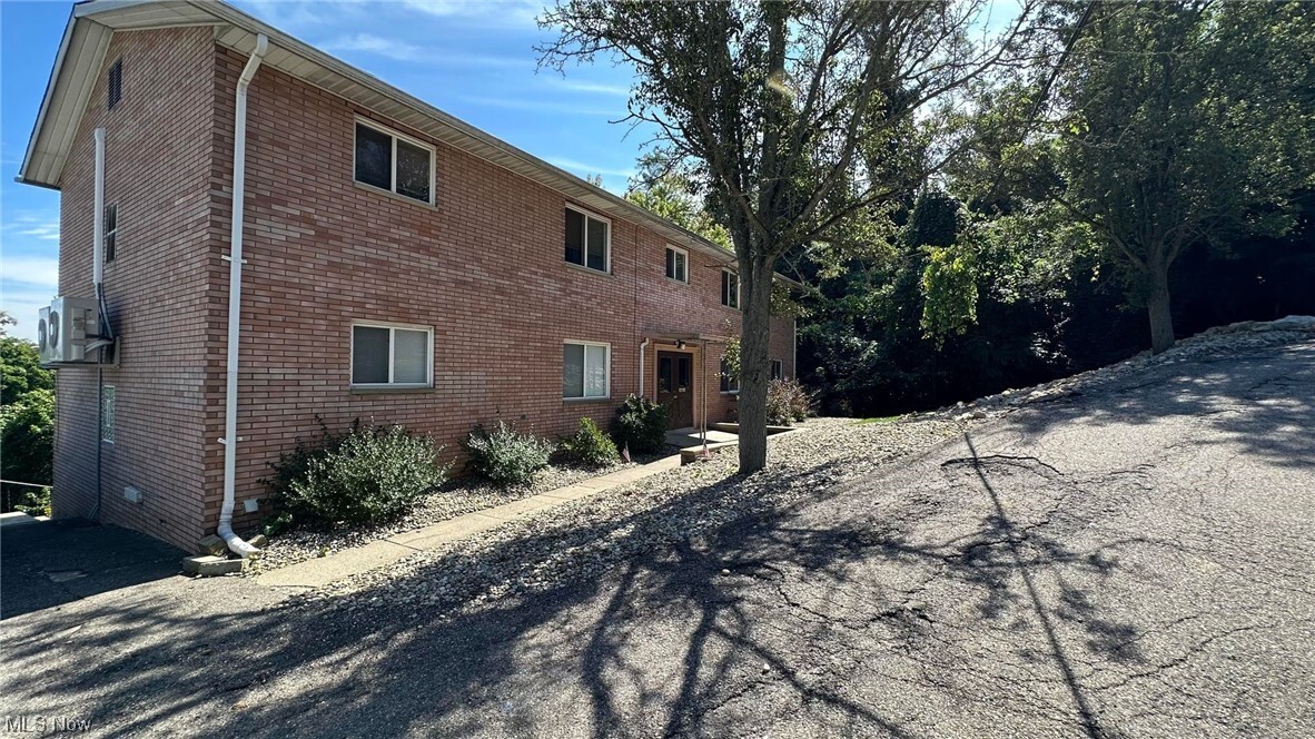 Primary Photo - 106 Cunningham Ln