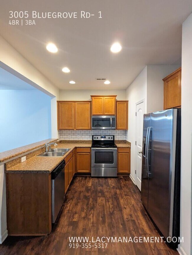 Foto del edificio - 3005 Bluegrove Rd