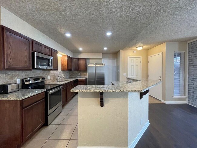 Building Photo - 4707 Hemlock Ln