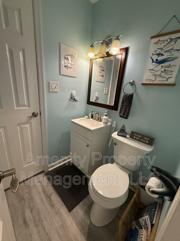 Building Photo - 749 Linden Ct