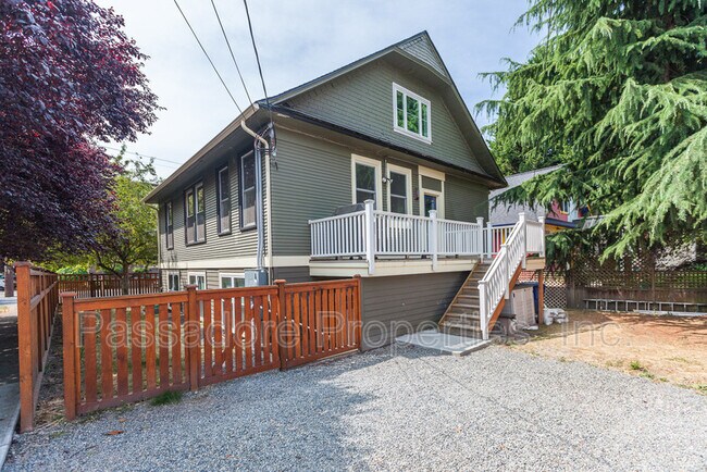 Building Photo - 1016 E Harrison St