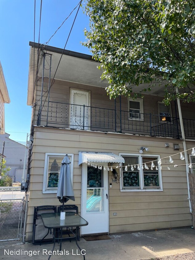 Building Photo - 4 br, 1.5 bath House - 669 S Front St