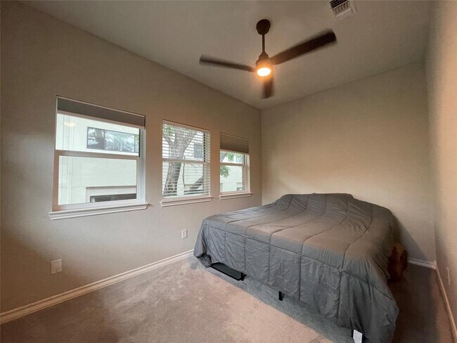 Foto del edificio - 1404 Norwalk Ln