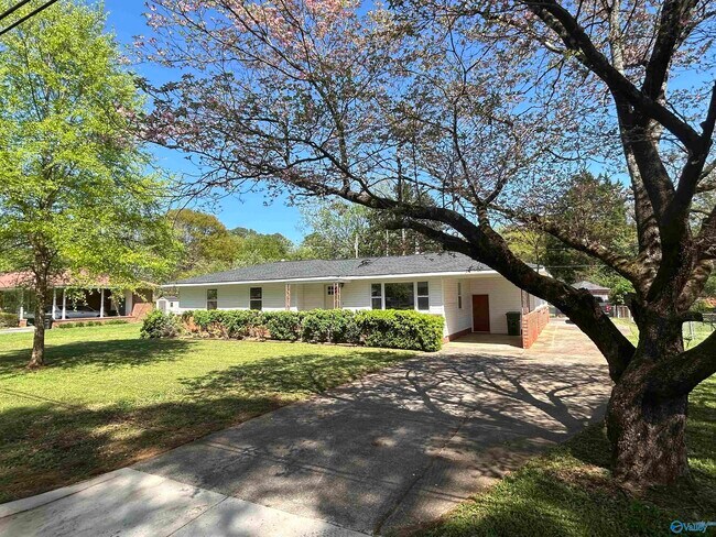 Foto del edificio - 916 Speake Rd NW