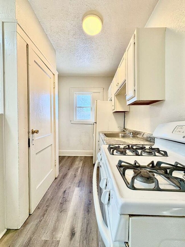 Building Photo - 1503 Hermosa Pl