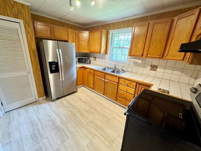 Building Photo - Cozy and Convenient - 2 bedroom home in We...