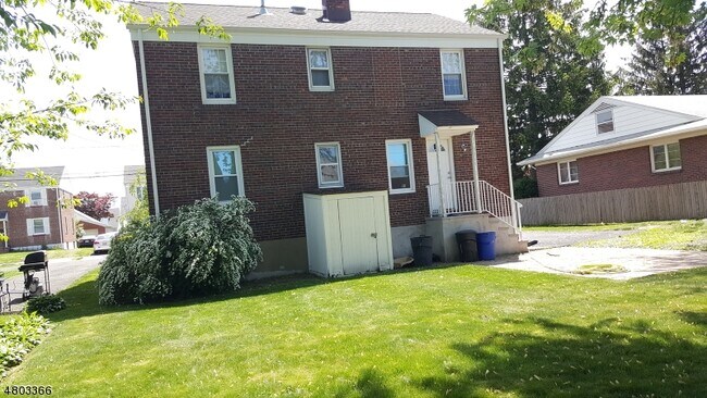 Building Photo - 213 N 6th Ave