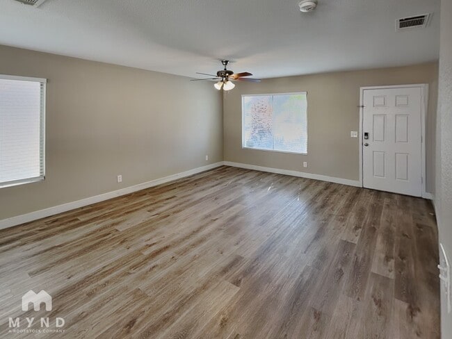 Building Photo - 2704 Exulted Valley Ave