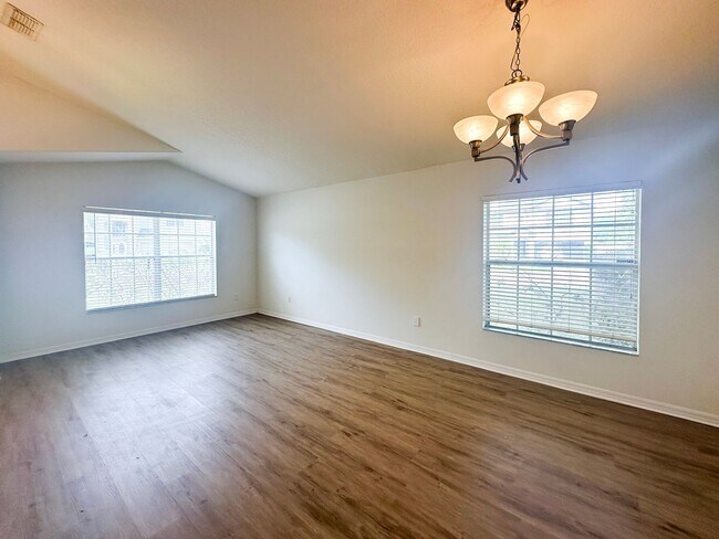 Foto del edificio - 4/2 with fenced in side lot in Cypress Lakes
