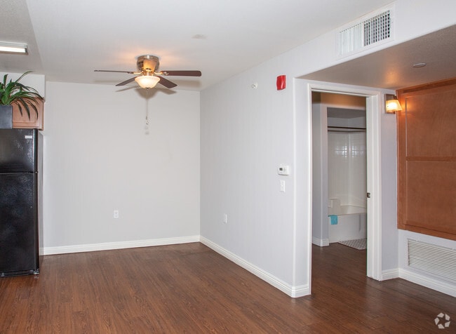 2 BR, 1 BA - Valencia - Parkwood At Polo Grounds (55+)